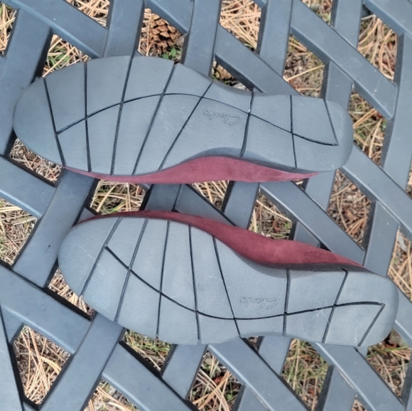 9.5 WIDE Clarks Daelyn Hill Suede Velvet Burgundy Red Maroon Slip On Loafers - Picture 5 of 13